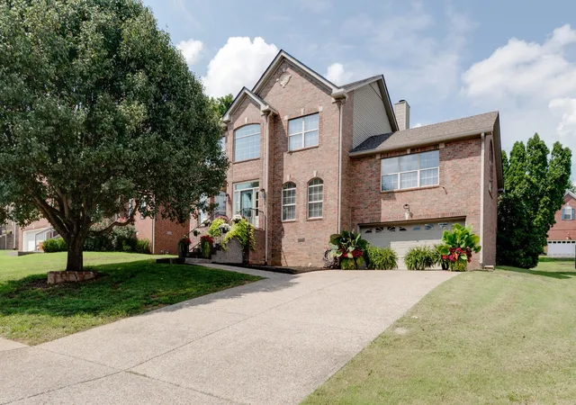Photo 1 of Single family home for sale at 127 Coarsey Blvd, Hendersonville, TN 37075 | MLS# 3510208 | Listing updated on 2026-08-29