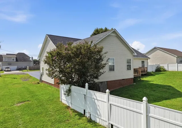 3rd image of 105 Prosperity Dr, Baxter, TN 38544 | MLS# 3514135