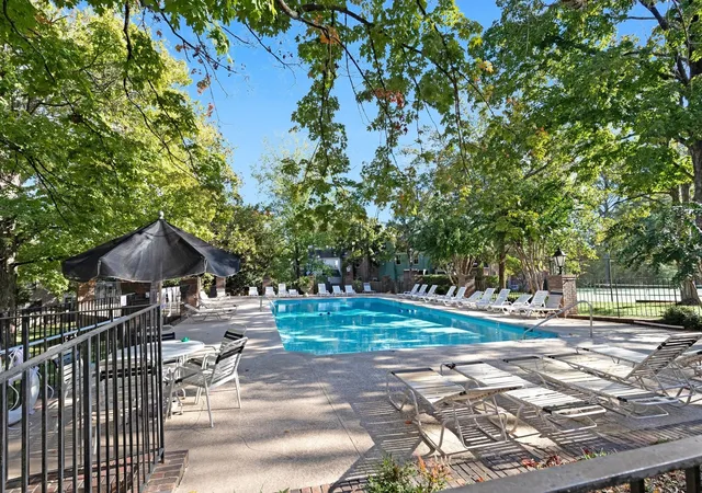 2nd image of 4400 Belmont Park Ter, Nashville, TN 37215