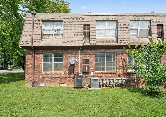 2nd image of 441 Harding Pl, Nashville, TN 37211