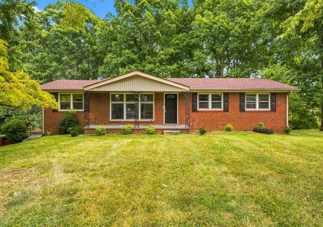 Photo 1 of Single family home for sale at 1302 Ellington Dr, Lafayette, TN 37083 | MLS# 3513229 | Listing updated on 2026-09-30