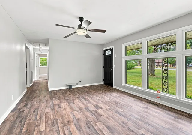 Photo 3 of Single family home for sale at 1302 Ellington Dr, Lafayette, TN 37083 | MLS# 3513229 | Listing updated on 2026-09-30