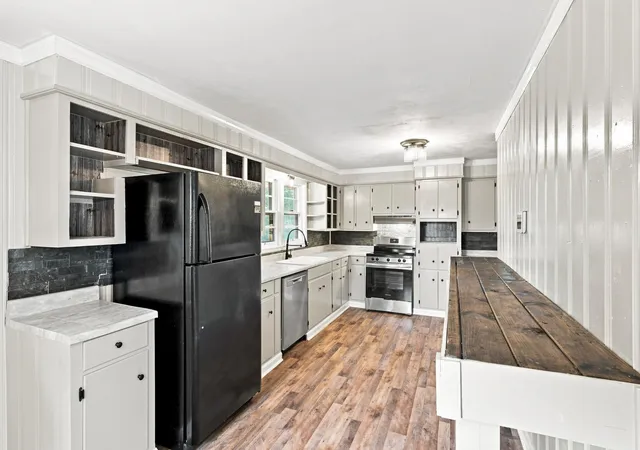 Photo 3 of Single family home for sale at 1302 Ellington Dr, Lafayette, TN 37083 | MLS# 3513229 | Listing updated on 2026-09-30