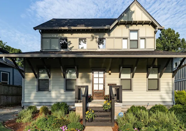 Photo 2 of Single family home for sale at 413 N 17th St, Nashville, TN 37206 | MLS# 3526580 | Listing updated on 2026-09-15