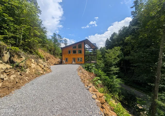 2nd image of 928 Ski Mountain Road, Gatlinburg, TN 37738 | MLS# 3509972