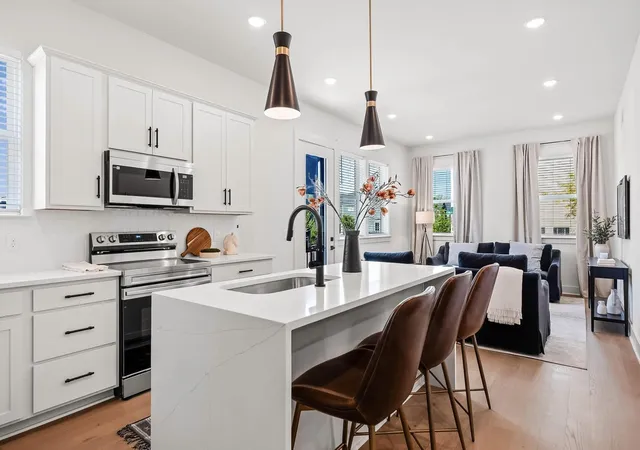 3rd image of 1776 S Watkins Street #403, Chattanooga, TN 37404 | MLS# 3519355