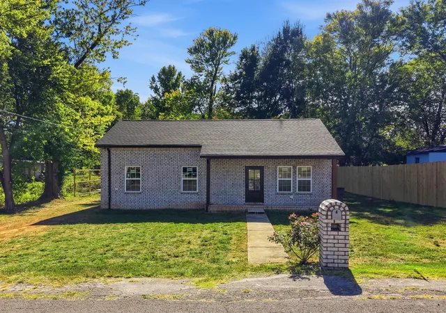 Photo 1 of Single family home for sale at 109 Woodland Dr, Mc Minnville, TN 37110 | MLS# 3510226 | Listing updated on 2026-10-02