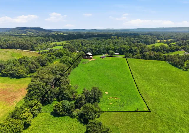 5th image of 17904 Old Kentucky Rd, Walling, TN 38587 | MLS# 3514555