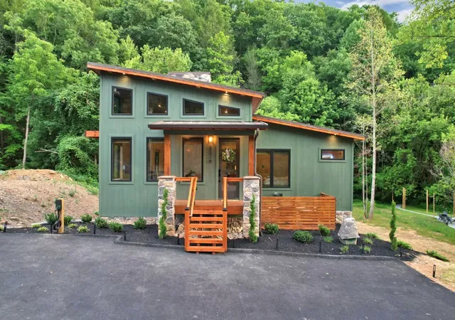 Photo 1 of Single family home for sale at 3219 Old Mountain Rd, Sevierville, TN 37876 | MLS# 3591785 | Listing updated on 2026-10-06