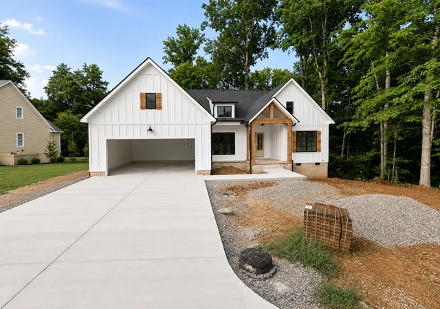 1st image of 724 Beckridge Rd, Mc Minnville, TN 37110 | MLS# 3510318