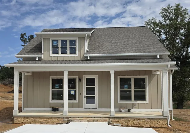 1st image of 302 Thomas Road, Fort Oglethorpe, GA 30742 | MLS# 3520330