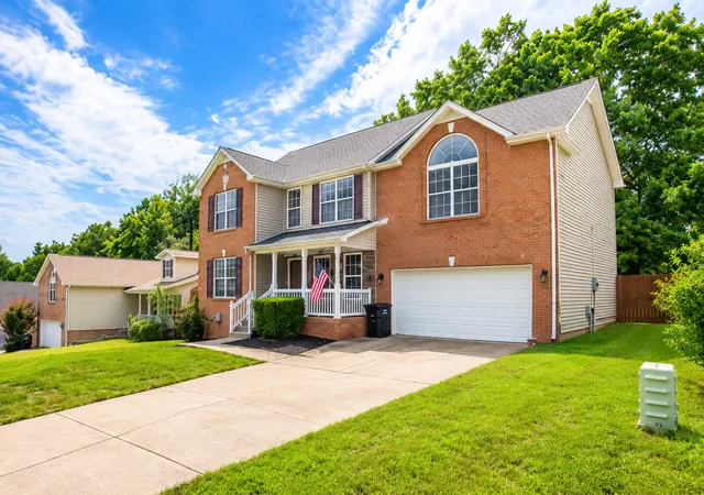 Photo 2 of Single family home for sale at 736 W Accipiter Cir, Clarksville, TN 37043 | MLS# 3529580 | Listing updated on 2026-10-23