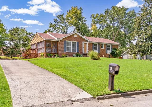 2nd image of 112 Kimbrough Ct, Clarksville, TN 37043 | MLS# 3510635