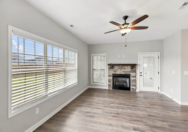 Photo 4 of Single family home for sale at 201 Kildeer Dr, Clarksville, TN 37040 | MLS# 3598430 | Listing updated on 2026-10-27