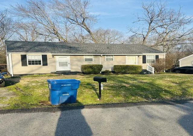 Photo 3 of Multi family home for sale at 928 Woody Hills Dr, Clarksville, TN 37040 | MLS# 3530767 | Listing updated on 2026-09-18