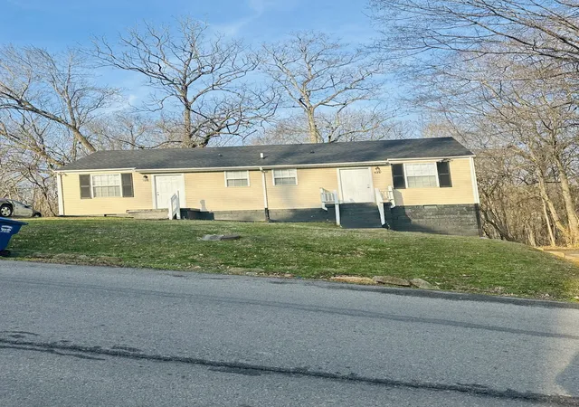 Photo 2 of Multi family home for sale at 924 Woody Hills Dr, Clarksville, TN 37040 | MLS# 3530762 | Listing updated on 2026-09-01