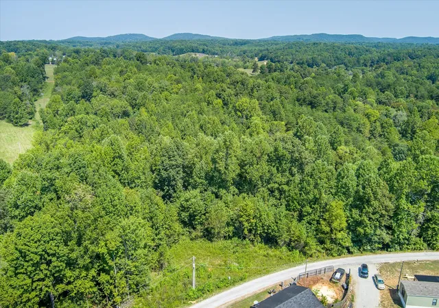 4th image of 129 Lester Ledbetter Ln, Hilham, TN 38568 | MLS# 3512460