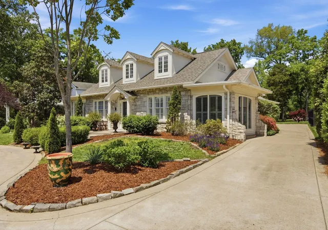 Photo 2 of Single family home for sale at 278 Harding Pl, Nashville, TN 37205 | MLS# 3530794 | Listing updated on 2026-09-03