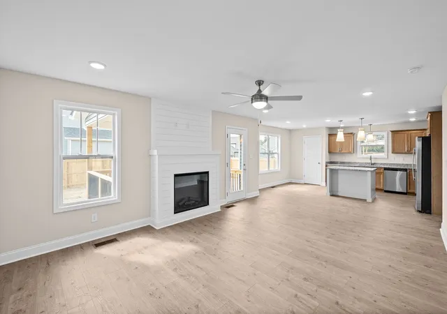 Photo 4 of Single family home for sale at 394 Park Glen Ln, Clarksville, TN 37042 | MLS# 3511110 | Listing updated on 2026-10-24