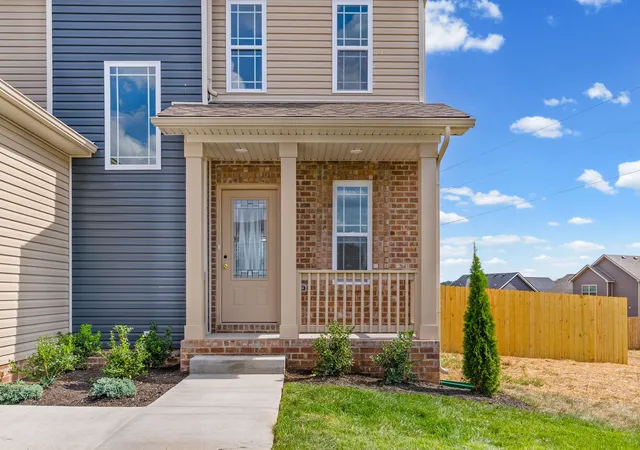 Photo 4 of Single family home for sale at 613 Chatsworth Dr, Clarksville, TN 37042 | MLS# 3511145 | Listing updated on 2026-10-24