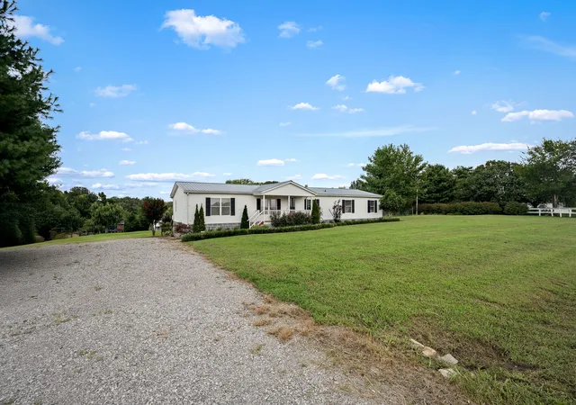 Photo 3 of Manufactured home for sale at 184 Mcgowan Rd, Morrison, TN 37357 | MLS# 3510634 | Listing updated on 2026-08-27