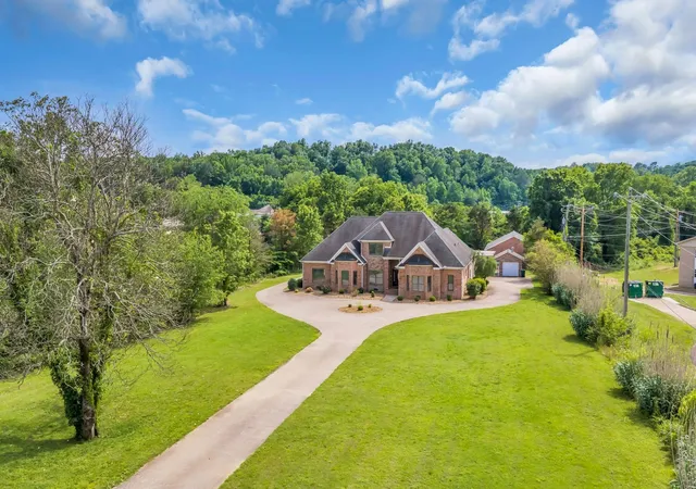 Photo 1 of Single family home for sale at 202 N Clydeton Rd, Waverly, TN 37185 | MLS# 3512792 | Listing updated on 2026-08-21