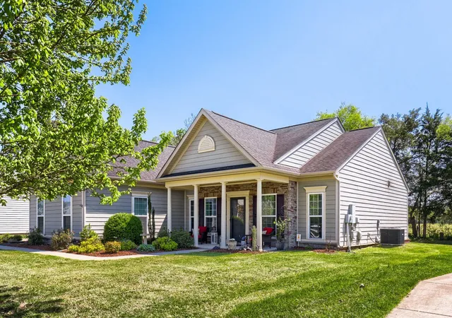 Photo 1 of Single family home for sale at 2432 Parkwood Dr, Murfreesboro, TN 37128 | MLS# 3511086 | Listing updated on 2026-10-29