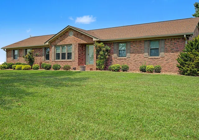 Photo 1 of Single family home for sale at 6730 Pierce Ln, Hopkinsville, KY 42240 | MLS# 3510648 | Listing updated on 2026-09-25