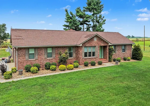 Photo 2 of Single family home for sale at 6730 Pierce Ln, Hopkinsville, KY 42240 | MLS# 3510648 | Listing updated on 2026-09-25