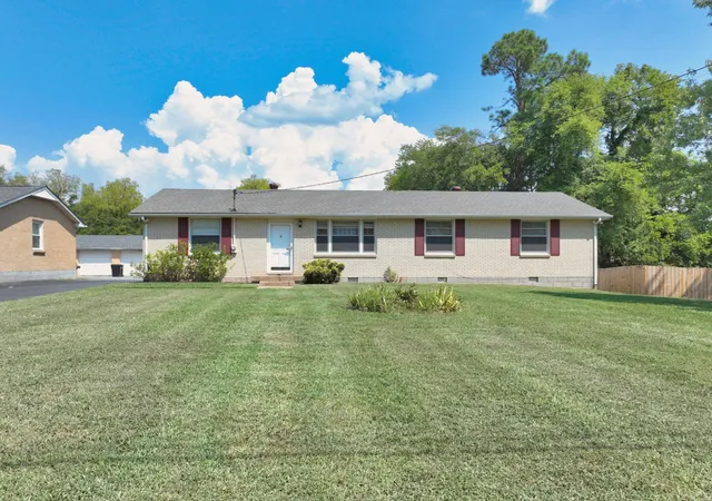 Photo 2 of Single family home for sale at 100 Mcbratney Dr, Hendersonville, TN 37075 | MLS# 3542527 | Listing updated on 2026-09-05