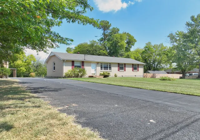 Photo 3 of Single family home for sale at 100 Mcbratney Dr, Hendersonville, TN 37075 | MLS# 3542527 | Listing updated on 2026-09-05