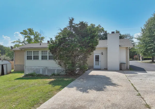 Photo 3 of Single family home for sale at 100 Mcbratney Dr, Hendersonville, TN 37075 | MLS# 3542527 | Listing updated on 2026-09-05