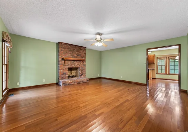 2nd image of 135 Lynx Dr, Clarksville, TN 37042 | MLS# 3516071
