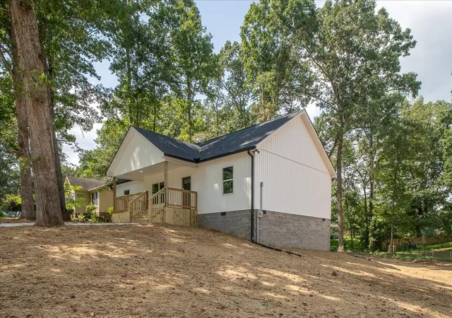 1st image of 300 Devin Dr, Lawrenceburg, TN 38464 | MLS# 3513112
