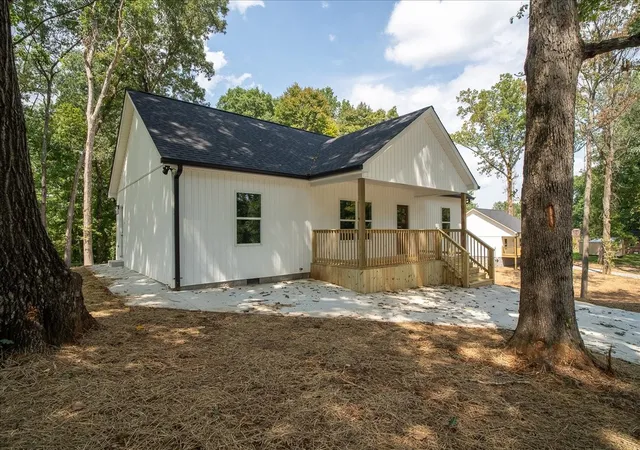 2nd image of 300 Devin Dr, Lawrenceburg, TN 38464 | MLS# 3513112