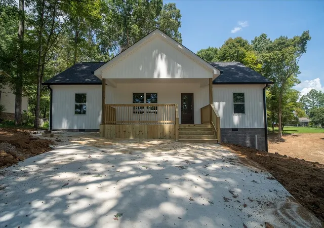 3rd image of 300 Devin Dr, Lawrenceburg, TN 38464 | MLS# 3513112
