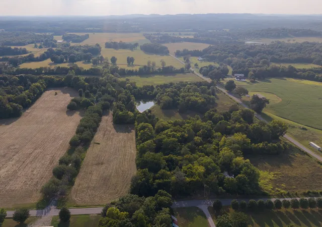 Photo 2 of House for sale at 975 Haunt Holw Rd, Unionville, TN 37180 | MLS# 3516123 | Listing updated on 2026-08-19