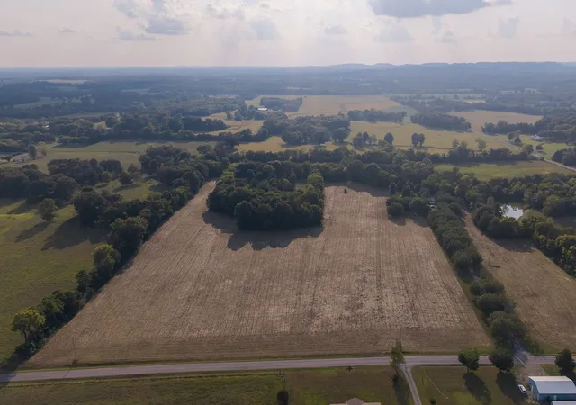 Photo 4 of House for sale at 975 Haunt Holw Rd, Unionville, TN 37180 | MLS# 3516123 | Listing updated on 2026-08-19