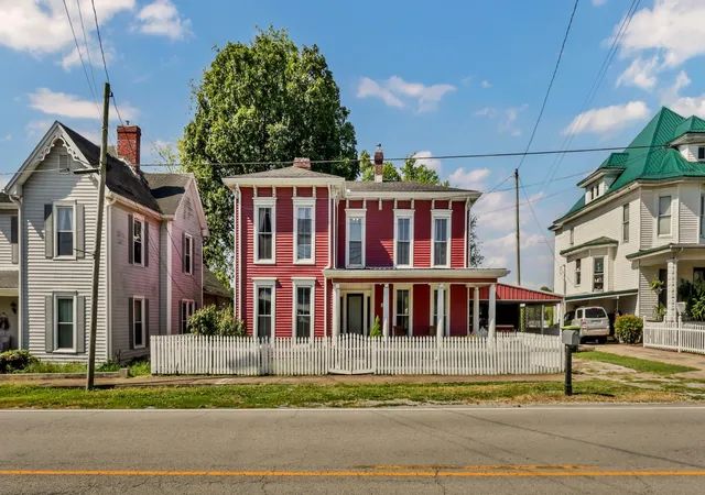 Single family home for sale at 209 S Main St, Trenton, KY 42286 | MLS# 3529000
