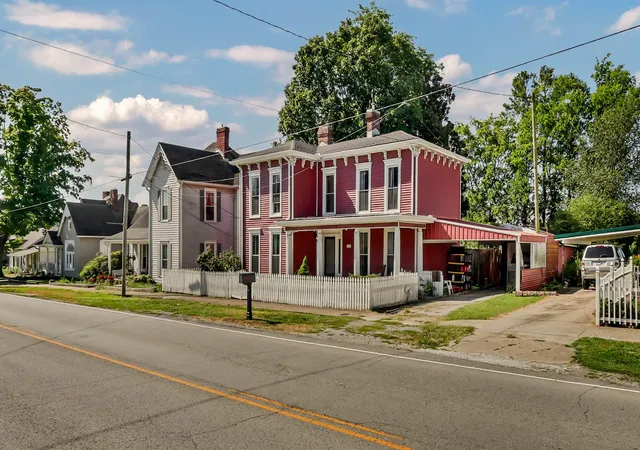 Photo 2 of Single family home for sale at 209 S Main St, Trenton, KY 42286 | MLS# 3529000 | Listing updated on 2026-09-23
