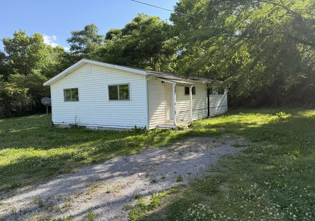3rd image of 308 Preacher Rd, Charlotte, TN 37036 | MLS# 3518872