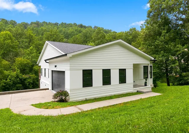 1st image of 605 Harbor Dr, Lancaster, TN 38569 | MLS# 3511018
