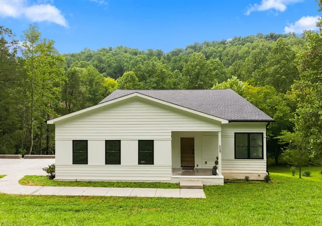 2nd image of 605 Harbor Dr, Lancaster, TN 38569 | MLS# 3511018