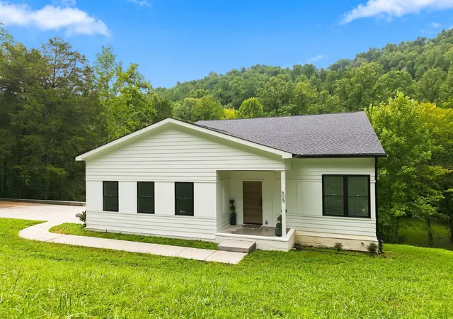 Photo 3 of Single family home for sale at 605 Harbor Dr, Lancaster, TN 38569 | MLS# 3511018 | Listing updated on 2026-08-13