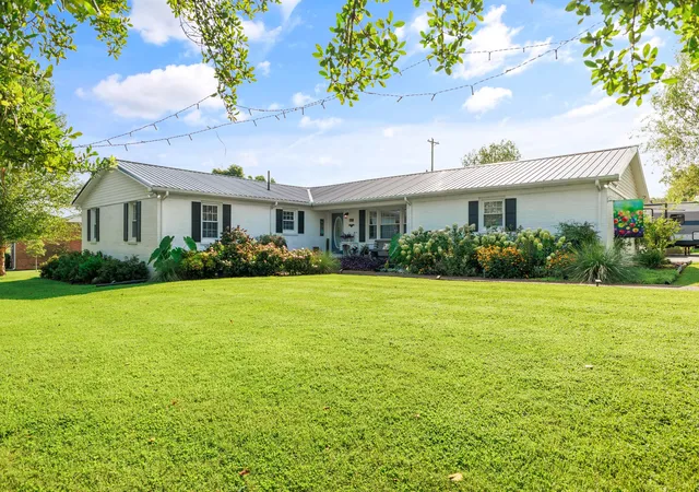 1st image of 825 Apache Trl, Mc Minnville, TN 37110 | MLS# 3510792