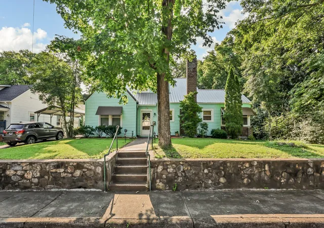 1st image of 411 S 11th St, Clarksville, TN 37040 | MLS# 3512974