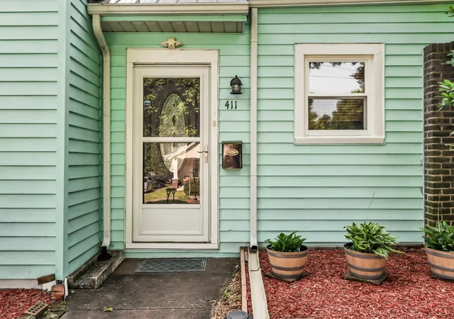 Photo 3 of Single family home for sale at 411 South 11th St, Clarksville, TN 37040 | MLS# 3512974 | Listing updated on 2026-08-20