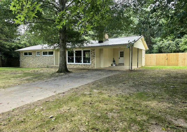 2nd image of 1606 Hilltop Dr, Lawrenceburg, TN 38464 | MLS# 3510881