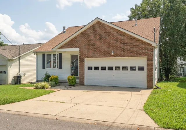Photo 4 of Single family home for sale at 104 Edgehill Ln, Hendersonville, TN 37075 | MLS# 3513617 | Listing updated on 2026-10-08
