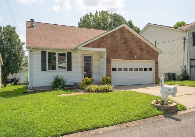 Photo 1 of Single family home for sale at 104 Edgehill Ln, Hendersonville, TN 37075 | MLS# 3513617 | Listing updated on 2026-09-04